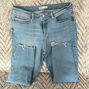 Levi Strauss, signature jeans. Boyfriend.